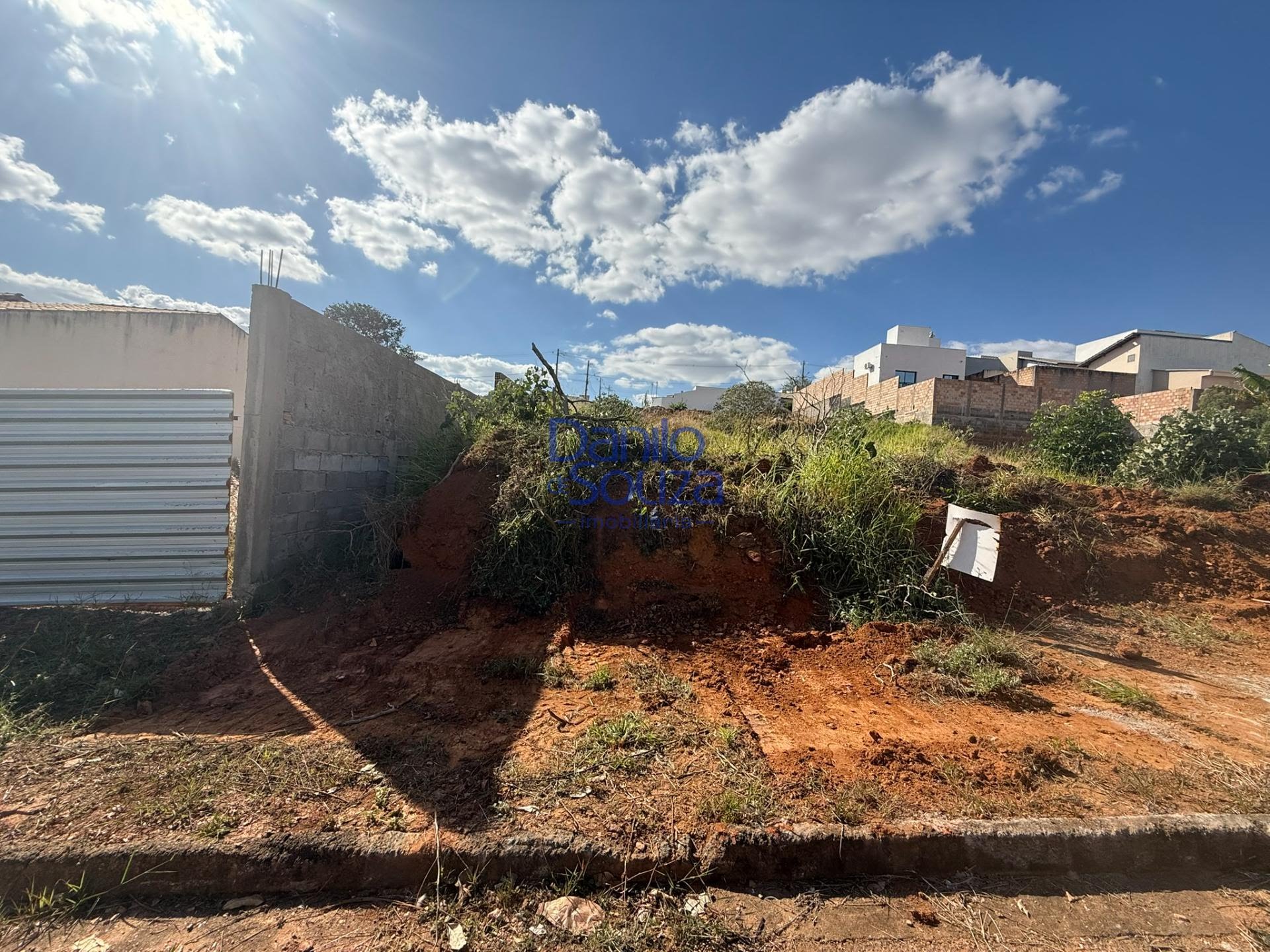 Terreno à venda com 360m² de terreno no Jardim Europa IV, Araxá (MG) — foto 2 de 3
