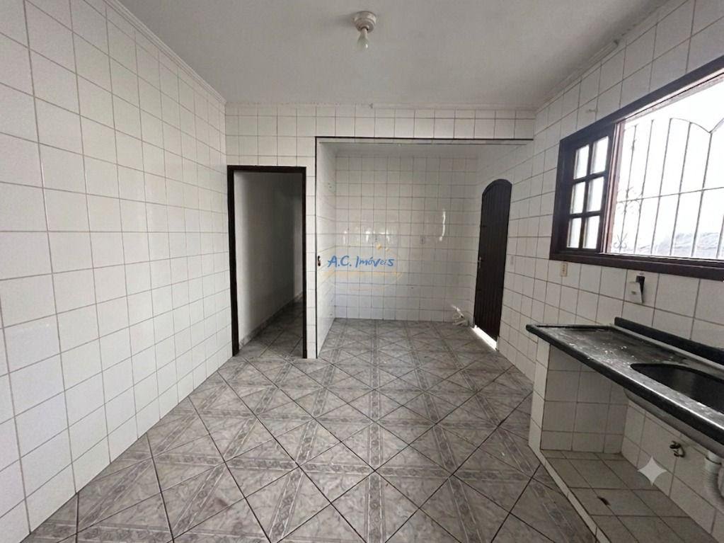 Casa à venda com 2 quartos, 1 suíte, 4 vagas e 120m² no Aviação, Praia Grande (SP) — foto 9 de 18