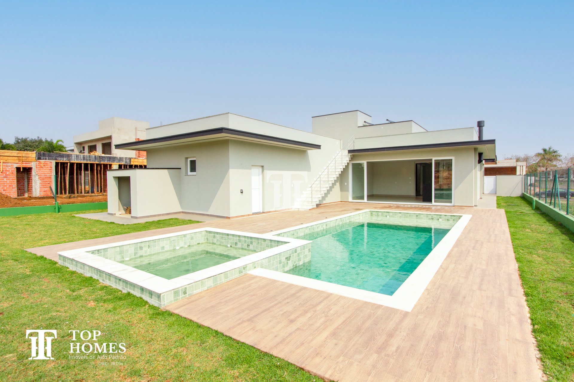 Casa térrea de alto padrão à venda no condomínio Portal Japy Golf Club em Cabreúva/SP
