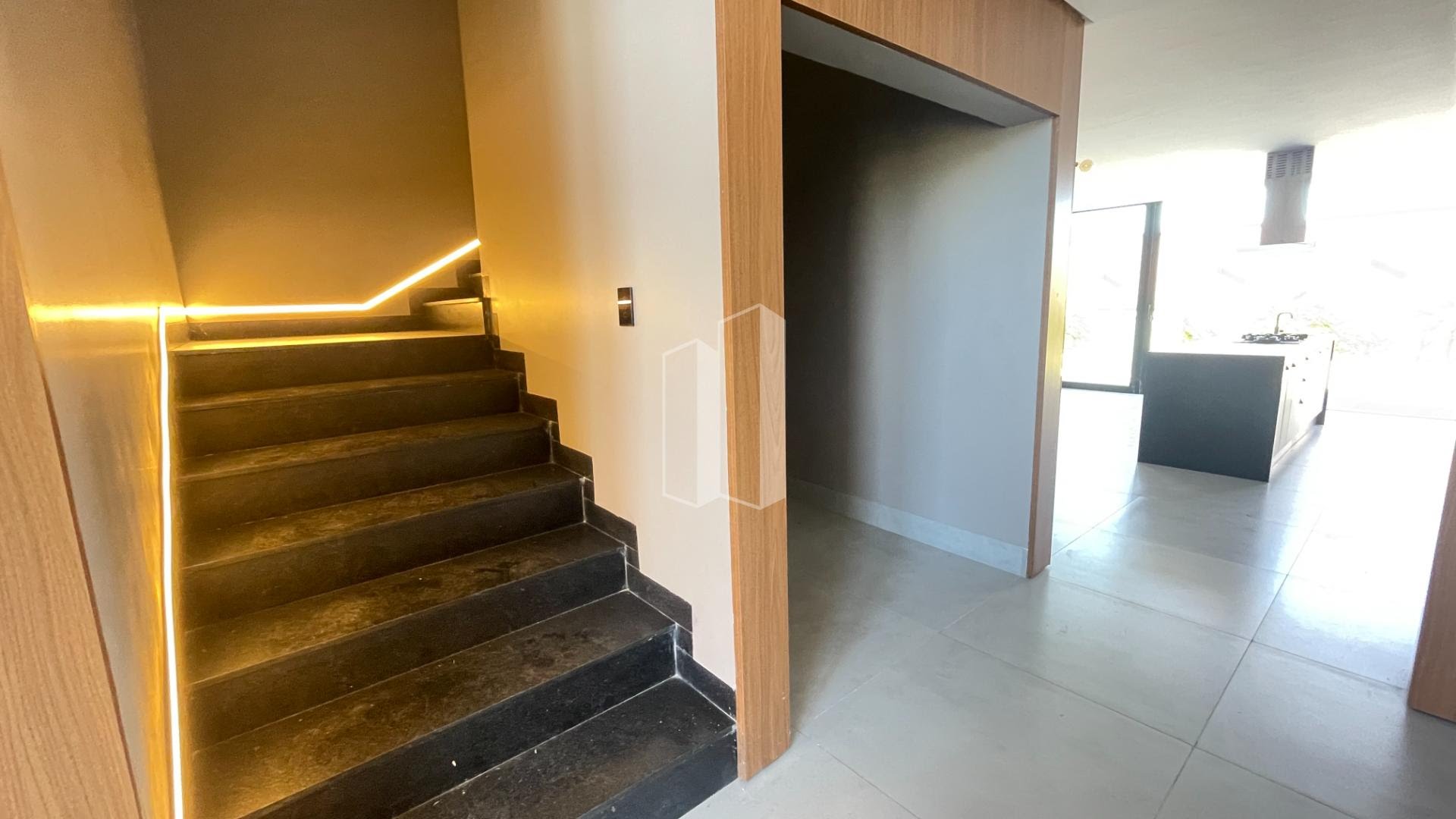 Casa à venda com 4 quartos, 4 suítes, 4 vagas e 283m² no Jardins França, Goiânia (GO) — foto 10 de 28