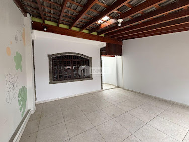 Casa à Venda em Taubaté: 3 Dormitórios e Suíte