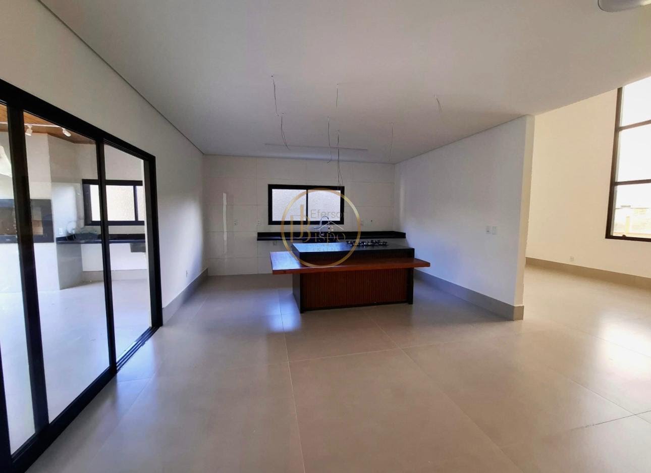 Casa à venda com 3 quartos, 3 suítes, 2 vagas e 200m² no Dville, Porto Seguro (BA) — foto 3 de 15