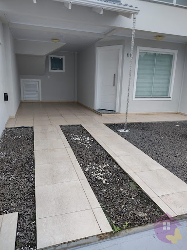 Casa à Venda em Lages: 2 Suítes, 92m² por R$450.000
