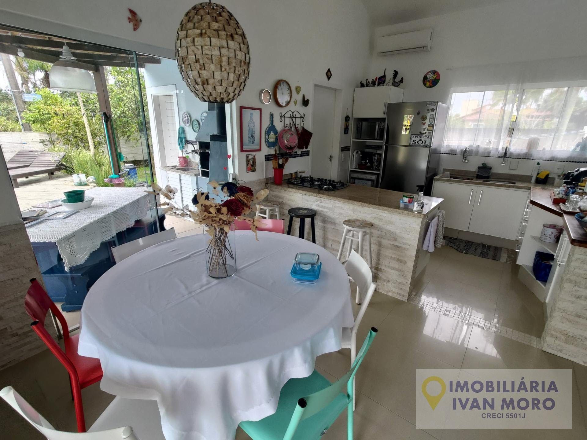 Casa à venda com 4 quartos, 3 suítes, 2 vagas e 230m² no Daniela, Florianópolis (SC) — foto 8 de 30