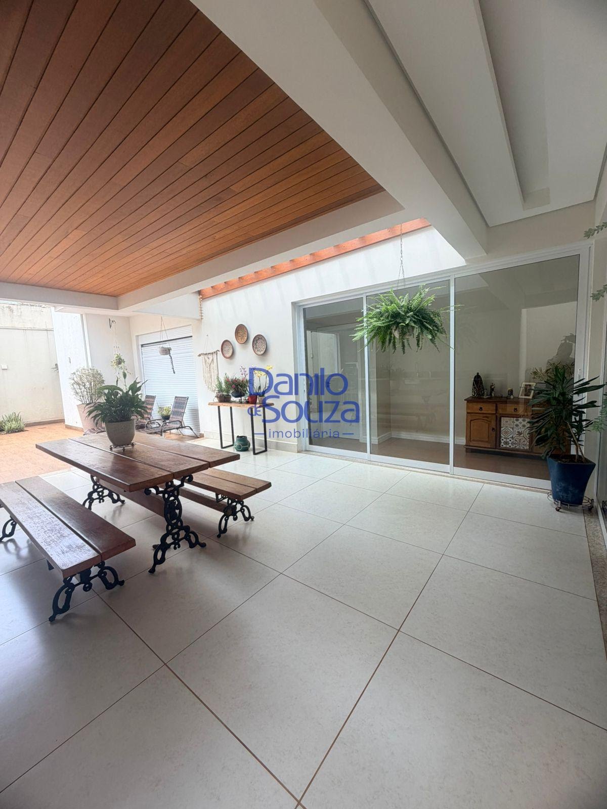 Casa à venda com 3 quartos, 2 suítes, 4 vagas e 373m² no Veredas da Cidade, Araxá (MG) — foto 7 de 17