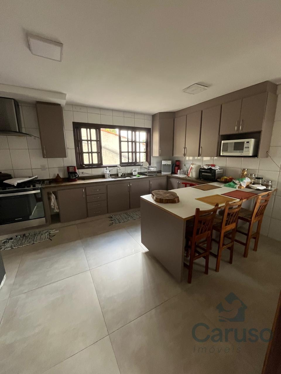 Casa à venda com 4 quartos, 3 banheiros, 2 vagas e 230m² no Condomínio Country Club, Arujá — foto principal