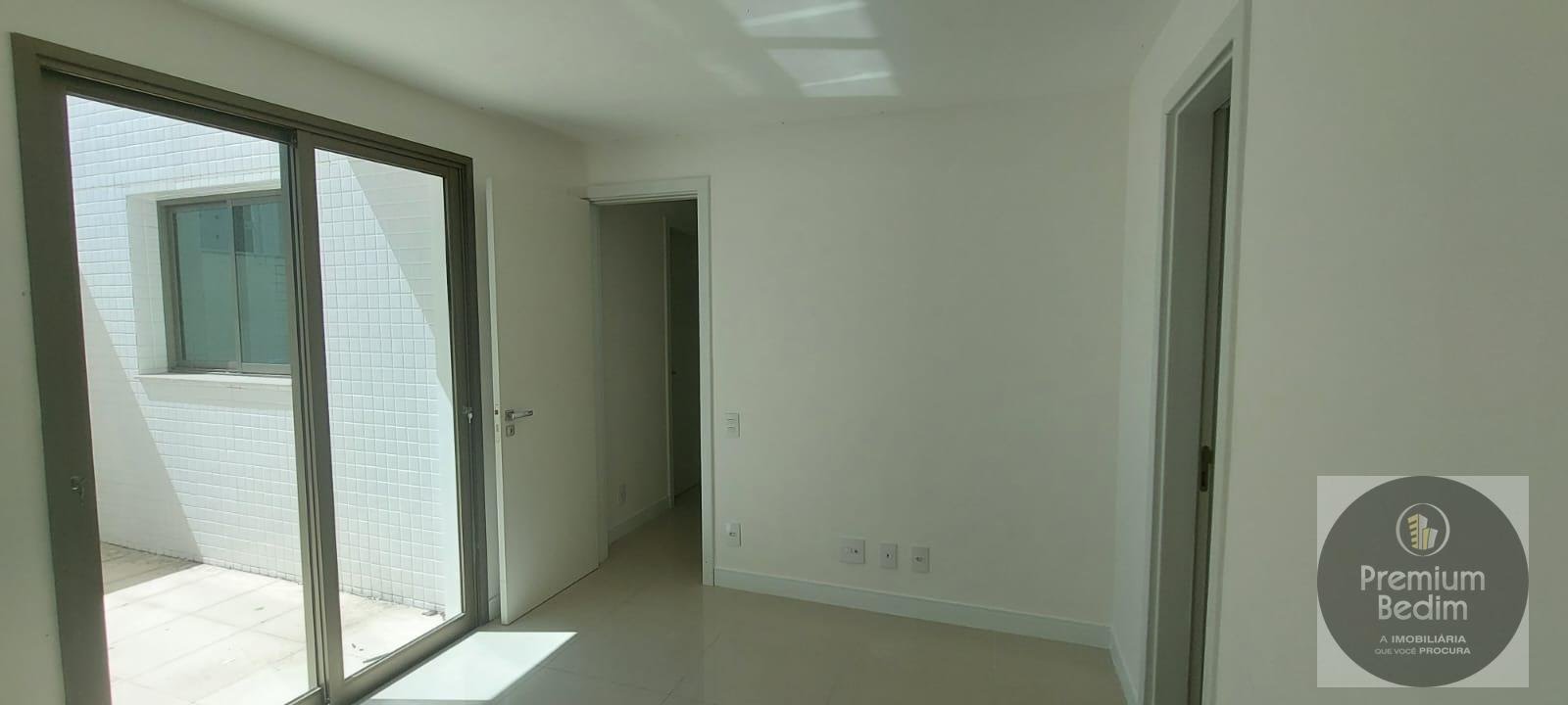 SUÍTE COM ÁREA EXTERNA