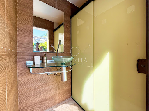 Lavabo externo da casa à venda no condomínio Quintas do Rio