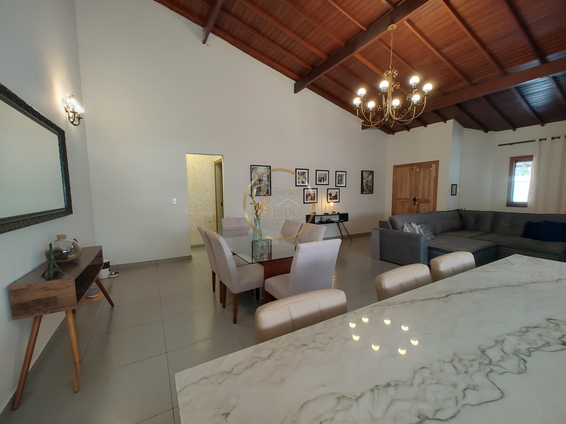 Casa à venda com 3 quartos, 3 banheiros, 2 vagas e 180m² no Village 2, Porto Seguro — foto principal