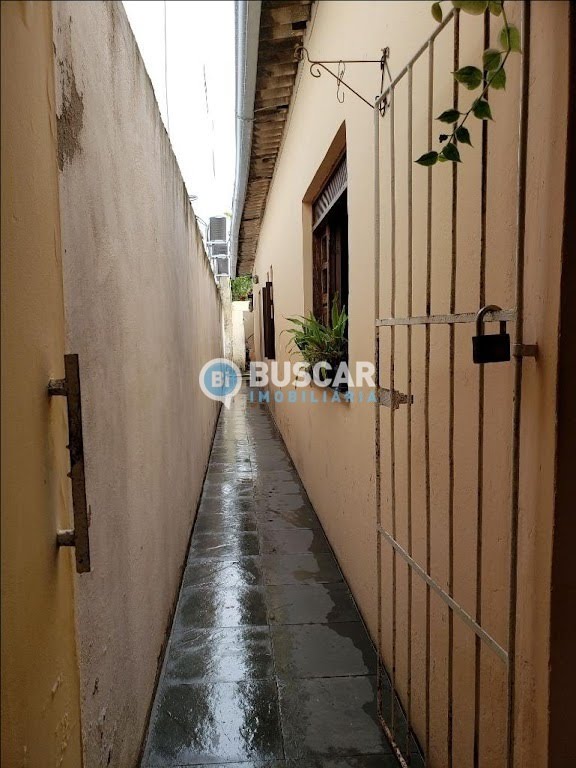 Casa à venda com 3 quartos, 2 banheiros, 1 vaga e 440m² no Centro, Feira de Santana (BA) — foto 3 de 10
