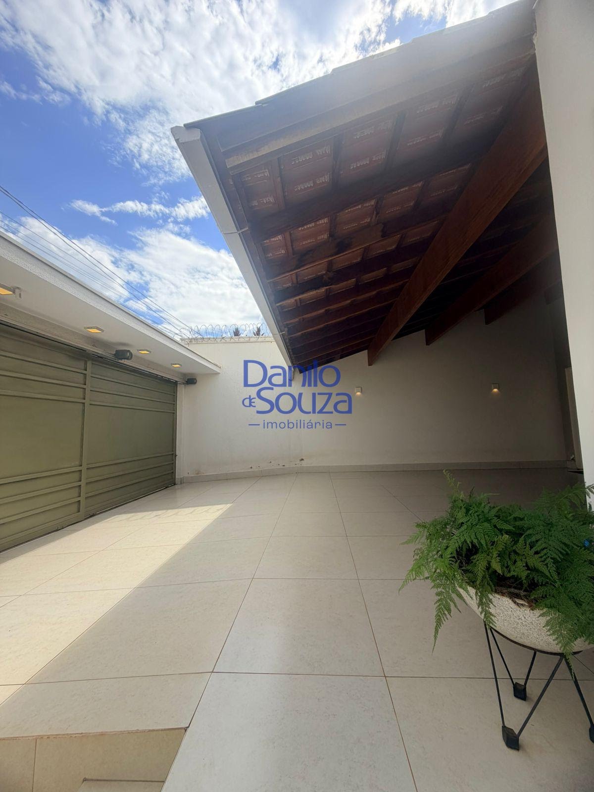 Casa à venda com 3 quartos, 2 suítes, 4 vagas e 373m² no Veredas da Cidade, Araxá (MG) — foto 2 de 17