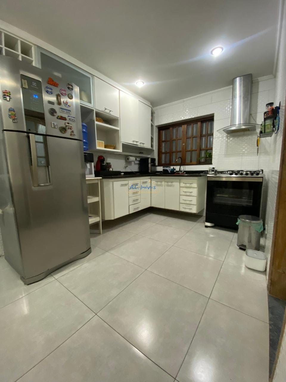 Casa à venda com 4 quartos, 1 suíte, 3 vagas e 220m² no Vila Caiçara, Praia Grande (SP) — foto 9 de 30