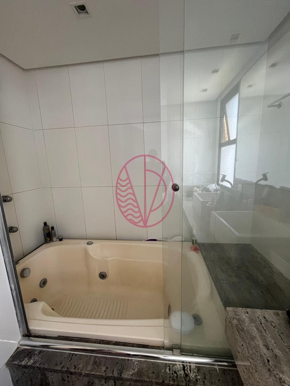 Casa à venda com 4 quartos, 3 suítes, 4 vagas e 340m² no Pituba, Salvador (BA) — foto 29 de 30