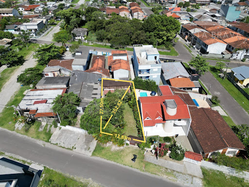 Excelente Lote Bom Retiro: Tranquilo, Acessível e Potencial!