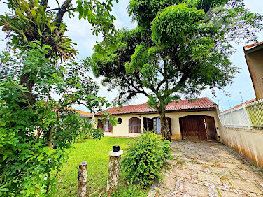 Casa Av. Paranaguá: Investimento em área valorizada Matinhos