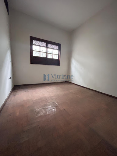 Casa ampla com 4/4 bem localizada na Kalilândia