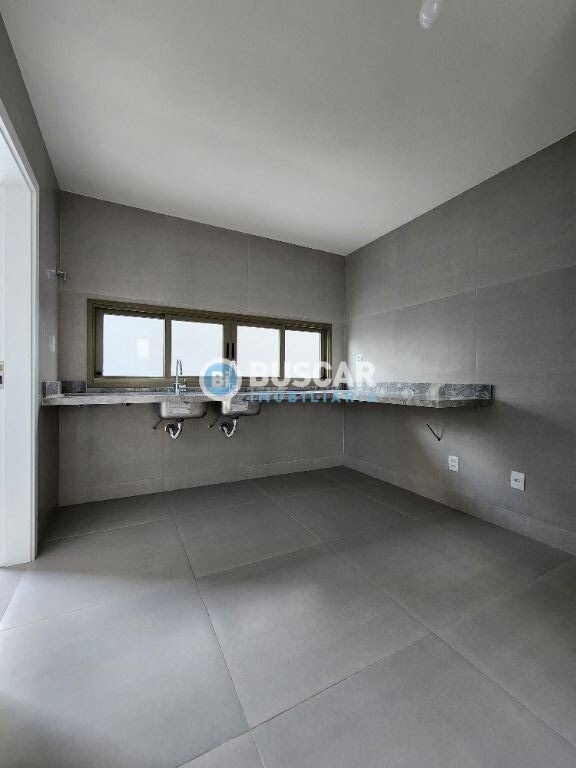 Casa à venda com 4 quartos, 4 suítes, 2 vagas e 252m² no Papagaio, Feira de Santana (BA) — foto 5 de 17
