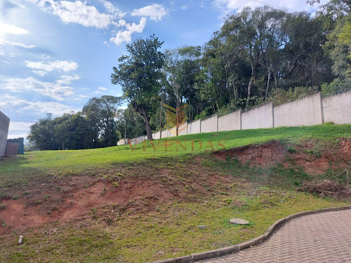 Terreno diferenciado, localizado no ponto mais reservado da rua, Reserva do Arvoredo.