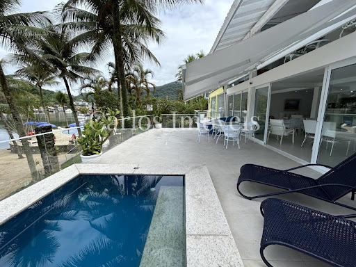 Casa Frente Mar para Temporada em Angra dos Reis / RJ no bairro Itanema