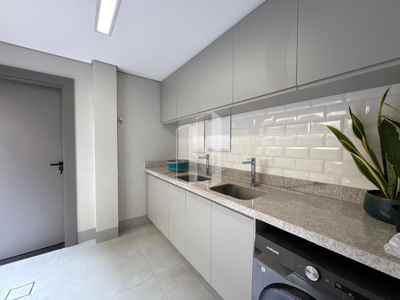 Casa à venda com 3 quartos, 3 suítes, 4 vagas e 286m² no Jardins Madri, Goiânia (GO) — foto 12 de 30