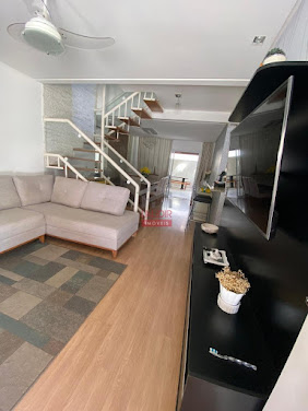 Casa duplex alto padrão, 3 quartos com suíte no Condomínio Vila dos pássaros.