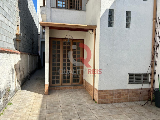 Excelente oportunidade na Vila Maria – Imóvel com duas casas e salão comercial  Vende-se excelente imóvel localizado na Vila Maria, com 210 m² de área construída em um terreno de 250 m², ideal tanto p