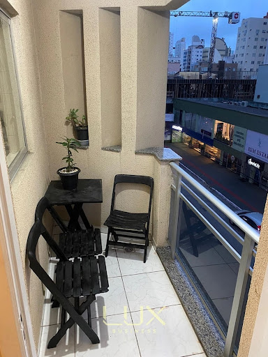 Apartamento 2 dormitórios na Meia Praia  -  Itapema