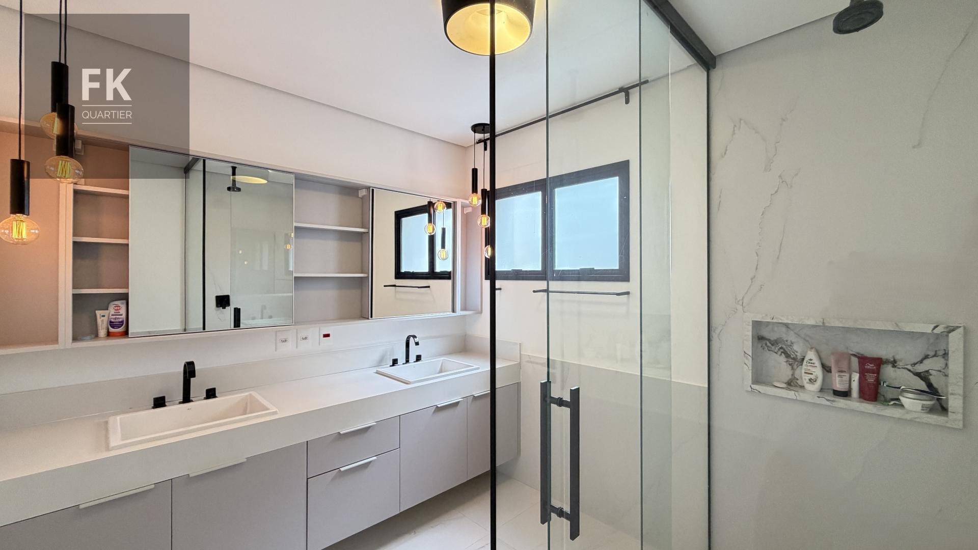 Casa à venda com 5 quartos, 5 suítes, 4 vagas e 350m² no Alphaville Residencial Dois, Barueri (SP) — foto 20 de 30