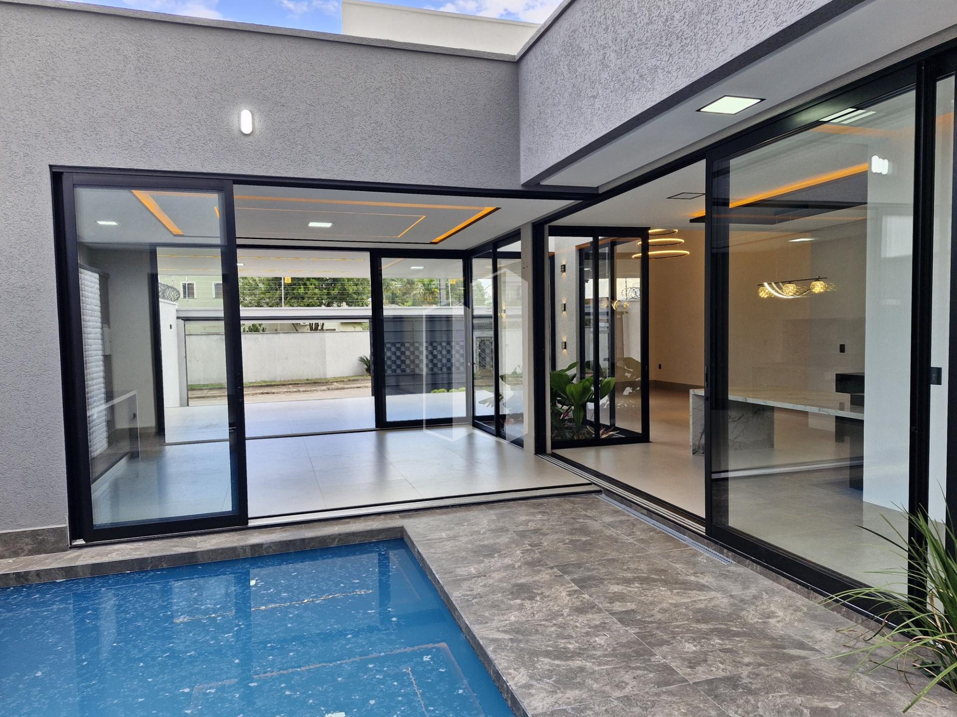 Casa à venda com 4 quartos, 4 suítes, 4 vagas e 238m² no Moinho dos Ventos, Goiânia (GO) — foto 4 de 11