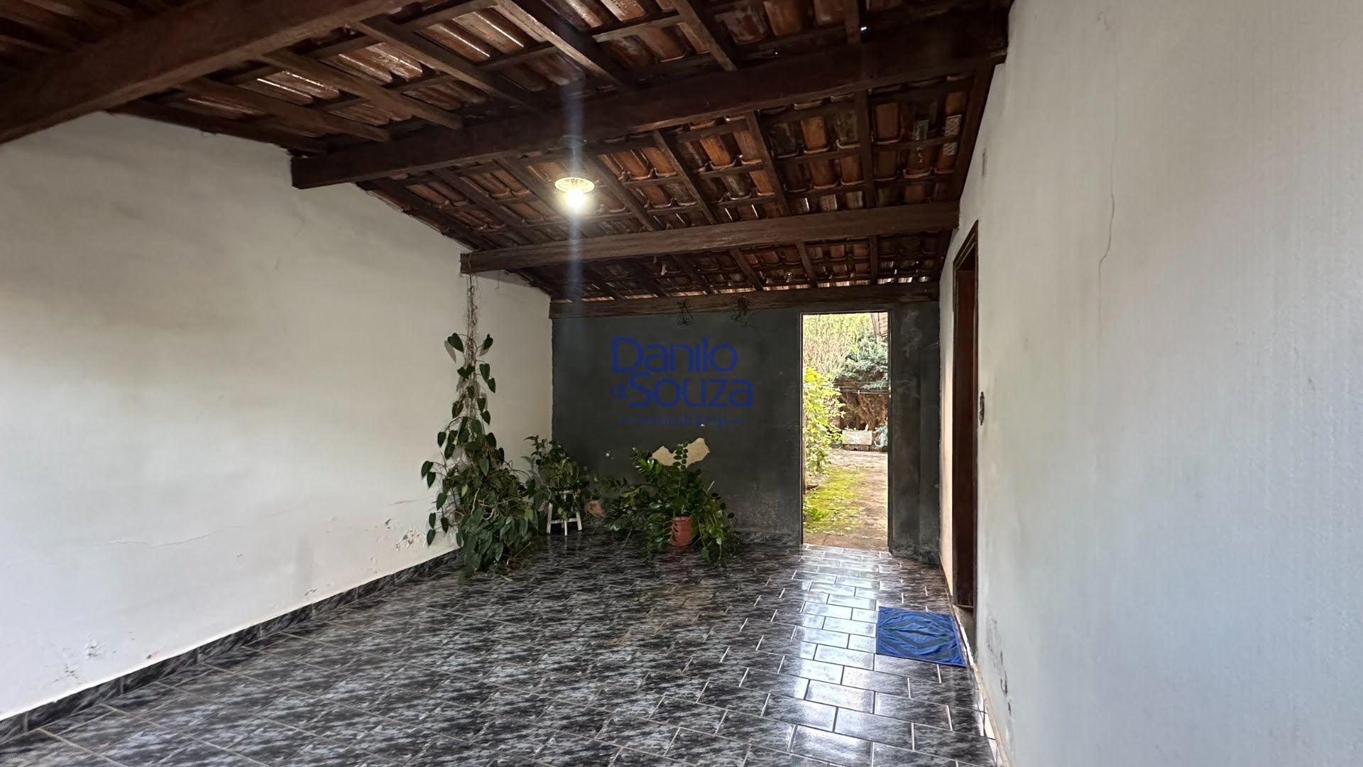 Casa à venda com 3 quartos, 1 banheiro, 2 vagas e 300m² no José Ferreira Guimarães (mangueira II ), Araxá — foto principal