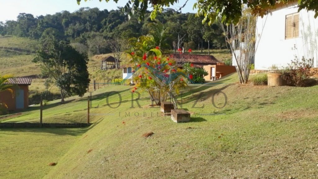 ÁREA TERRENO