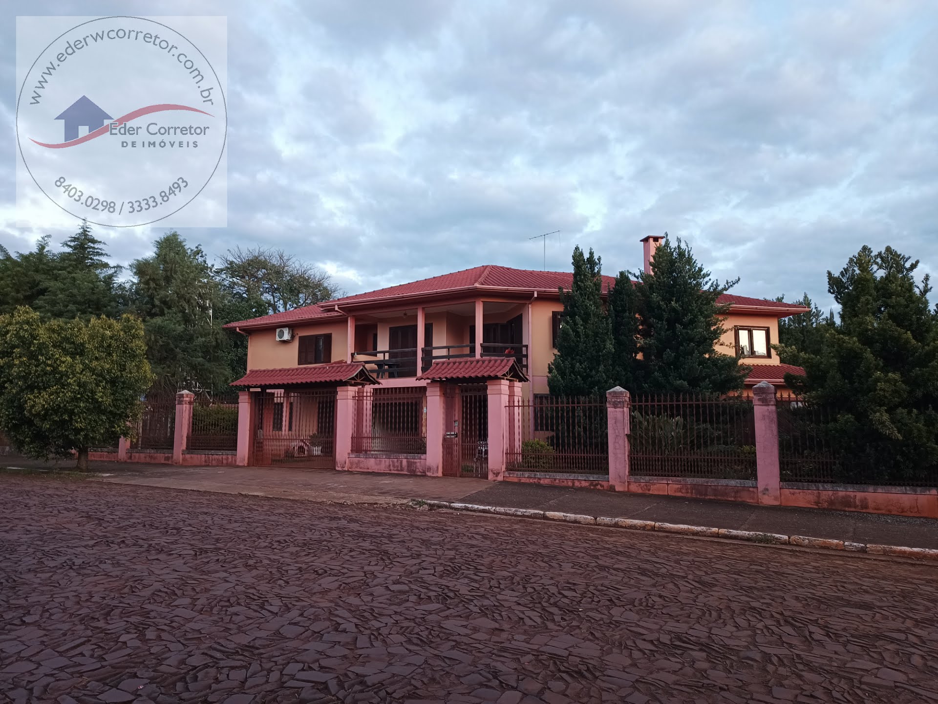 Casa à venda com 4 quartos, 2 suítes, 2 vagas e 397m² no Storch, Ijuí (RS) — foto 2 de 30