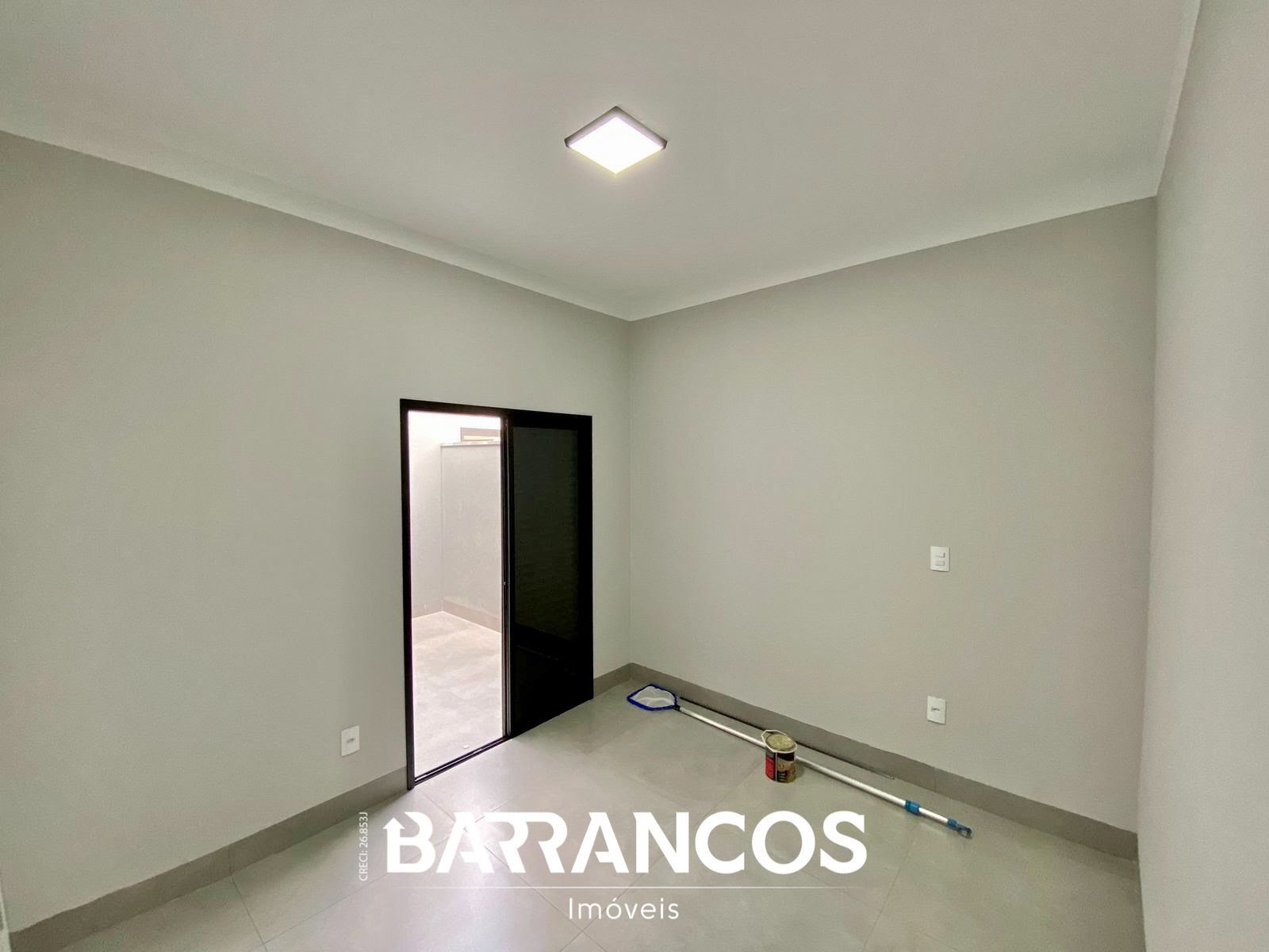 Quarto com porta balcão