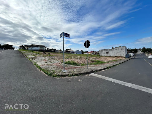 TERRENO AMPLO DE ESQUINA NO BAIRRO JARDIM DAS AVENIDAS
