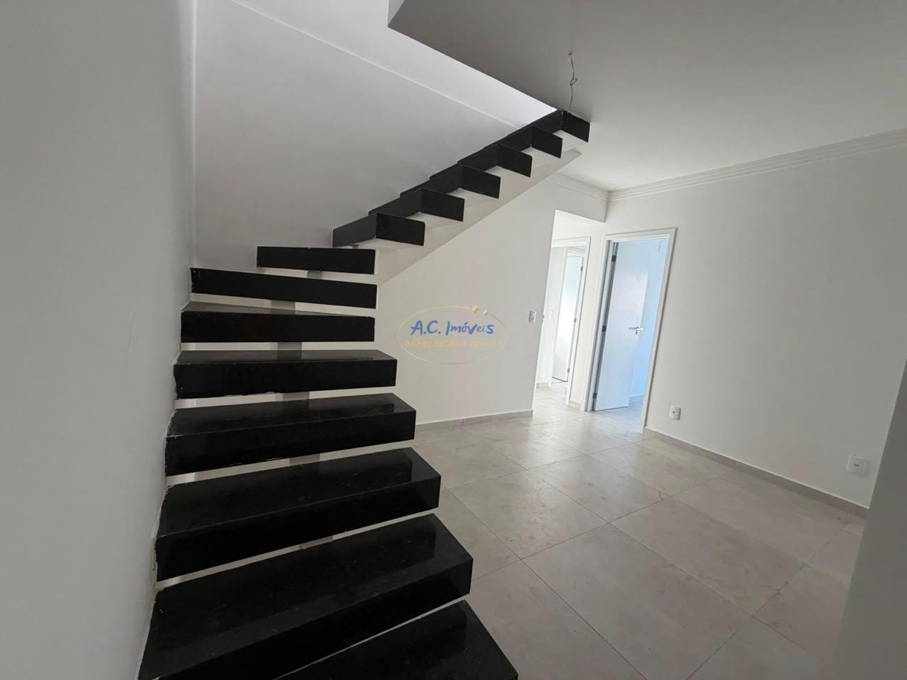 Apartamento à venda com 4 quartos, 3 suítes, 2 vagas e 135m² no Guilhermina, Praia Grande (SP) — foto 28 de 29