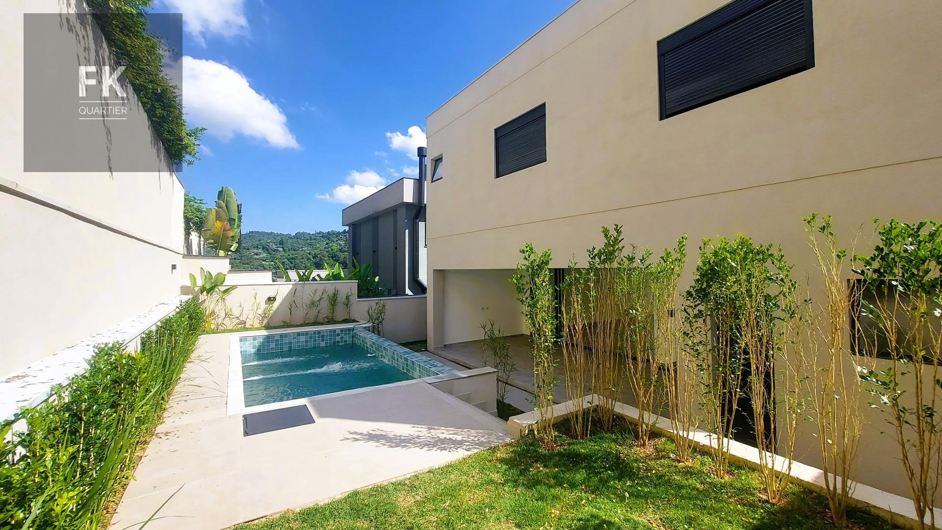 Casa à venda com 4 quartos, 6 banheiros, 4 vagas e 385m² no Cidade Tamboré, Santana de Parnaíba — foto principal