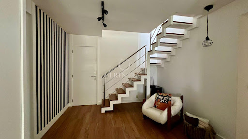 Escada - Barra Village House - Trinità Imobiliária