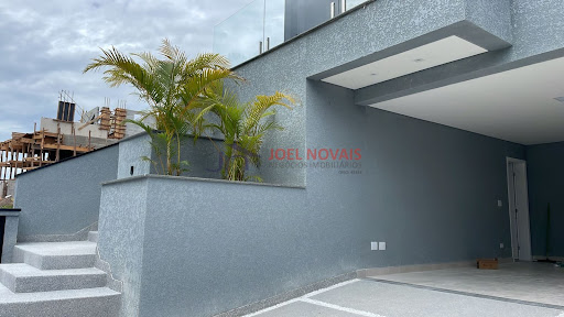 Compre Casa Luxuosa, Moderna, Iluminada no Condomínio Granja Anita com 3 quartos e piscina por R$ 2.497.000,00
