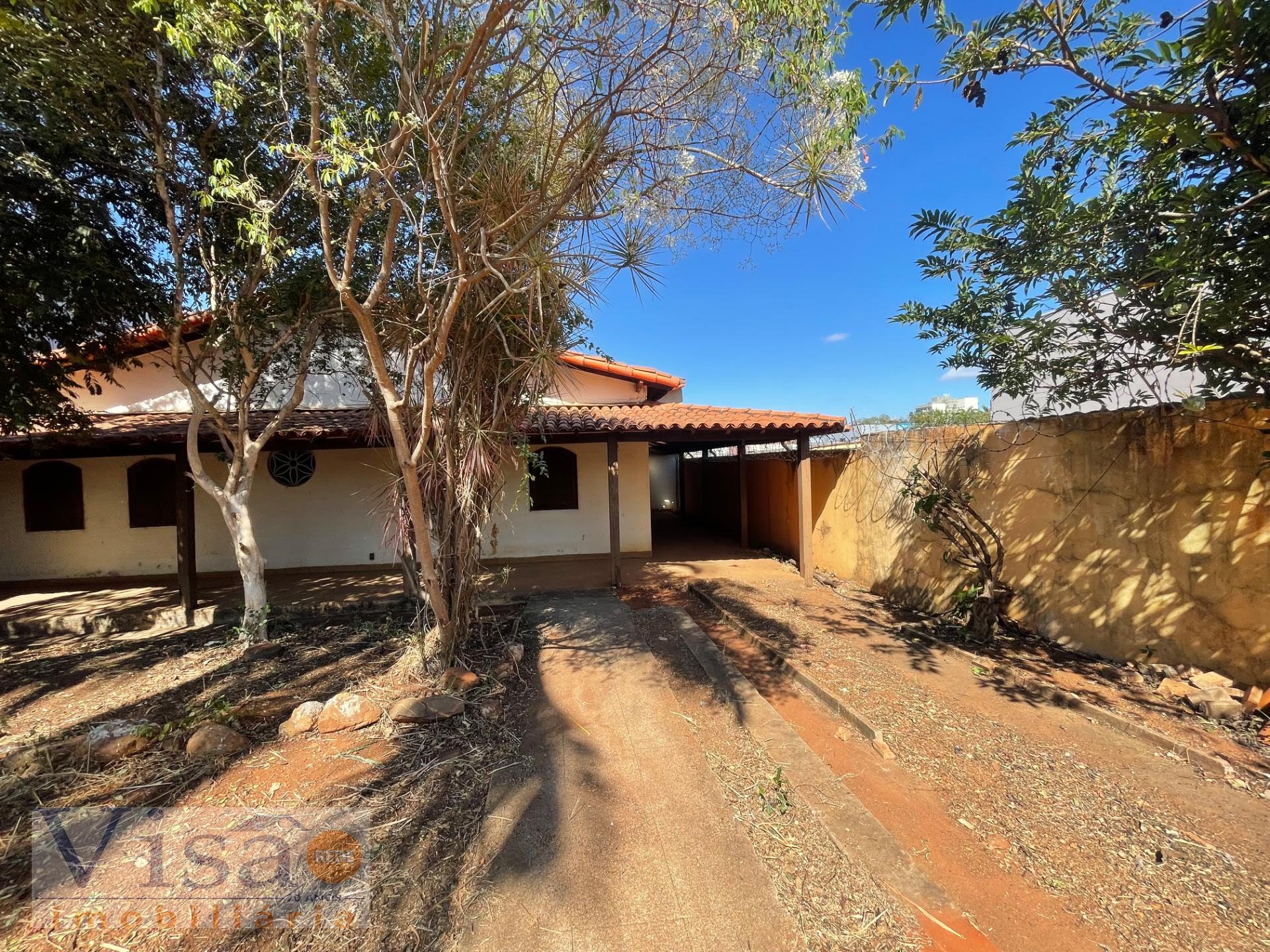 Casa à venda com 3 quartos, 1 suíte, 2 vagas e 450m² no Centro, Paracatu (MG) — foto 2 de 2