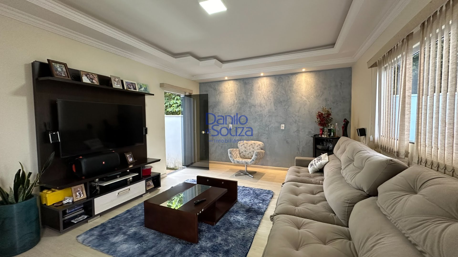 Casa à venda com 3 quartos, 1 suíte, 2 vagas e 214m² no Jardim das Primaveras, Araxá (MG) — foto 2 de 10