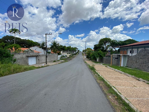 Rua Asfaltada (Margens do Terreno)