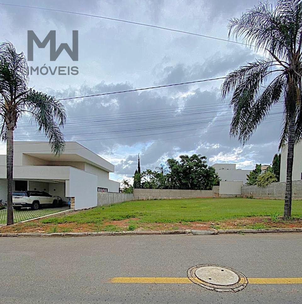 Lote à venda no Condomínio Residencial Anaville – Anápolis/GO  Excelente oportunidade para construir com liberdade, conforto e segurança em um dos condomínios mais desejados de Anápolis.  ✅ 490 m² de área ✅ Pronto para construir ✅ Aceita aquisição + construção ✅ Possibilidade de financiamento  Um lote com metragem diferenciada, ideal para quem deseja desenvolver um projeto moderno, funcional e com excelente aproveitamento de espaço.  Localizado no Residencial Anaville, condomínio que oferece qualidade de vida, segurança e um ambiente perfeito para viver bem com a família.  Entre em contato para mais informações e agende seu atendimento.