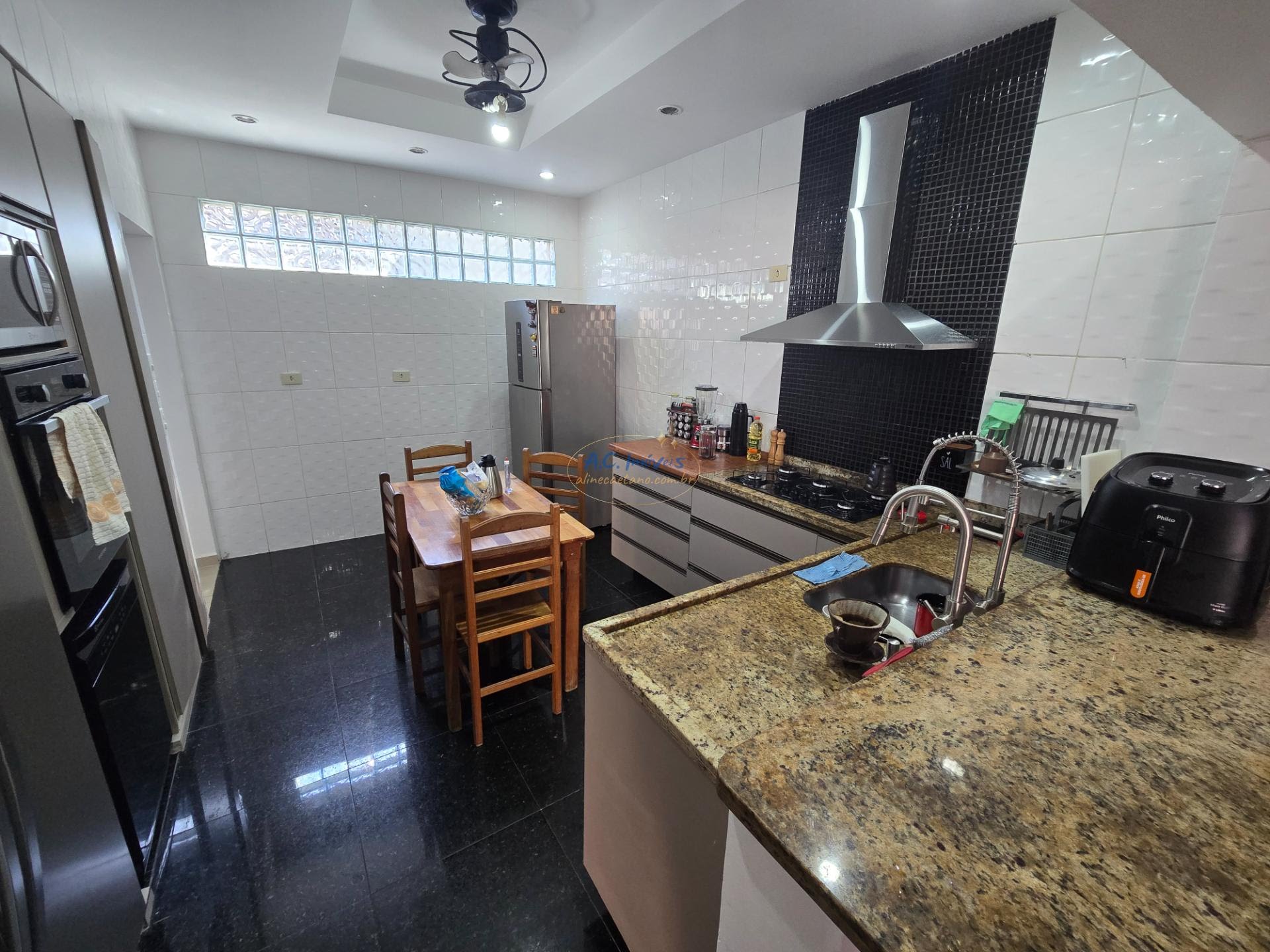 Casa à venda com 3 quartos, 1 suíte, 4 vagas e 180m² no Tupi, Praia Grande (SP) — foto 14 de 30