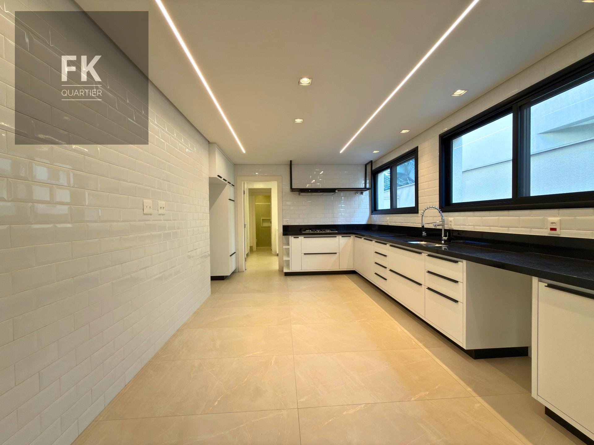 Casa à venda com 4 quartos, 4 suítes, 5 vagas e 600m² no Alphaville Residencial Zero, Barueri (SP) — foto 10 de 30