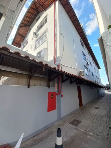 Edifício entrando pela Rua Blumenau