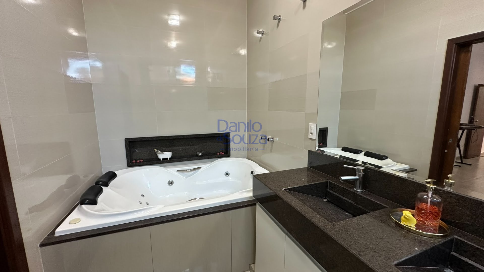 Casa à venda com 3 quartos, 1 suíte, 2 vagas e 360m² no Jardim Imperial, Araxá (MG) — foto 21 de 27