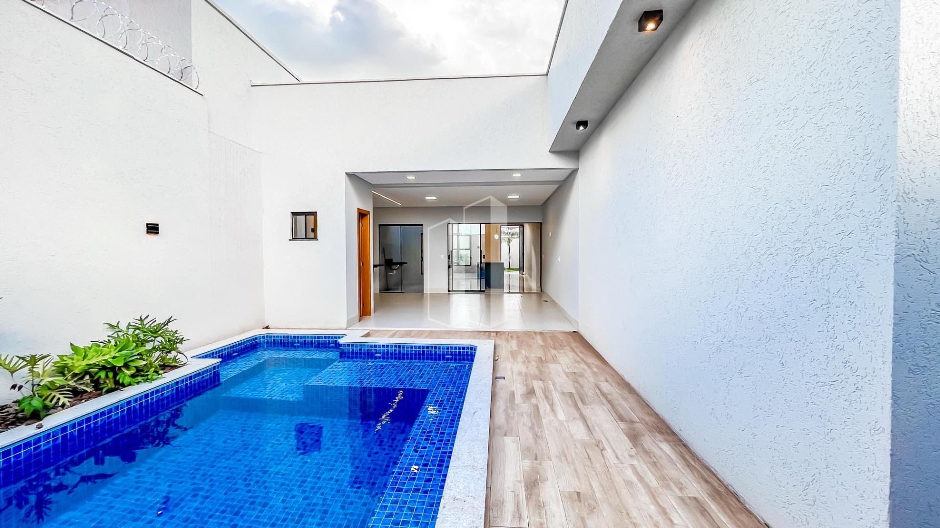 Casa à venda com 3 quartos, 3 suítes, 2 vagas e 179m² no Parque das Paineiras (1,2,3 e 4 Etapa), Goiânia (GO) — foto 10 de 19