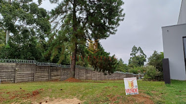 Lindo terreno no Condomínio Belle Ville.
