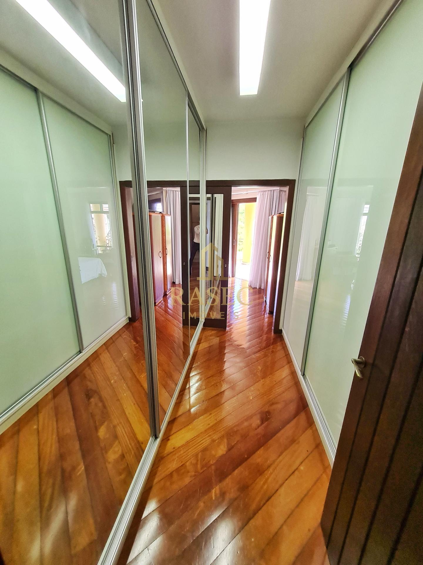 Casa à venda com 5 quartos, 1 suíte, 4 vagas e 294m² no Centro I, Brusque (SC) — foto 14 de 19