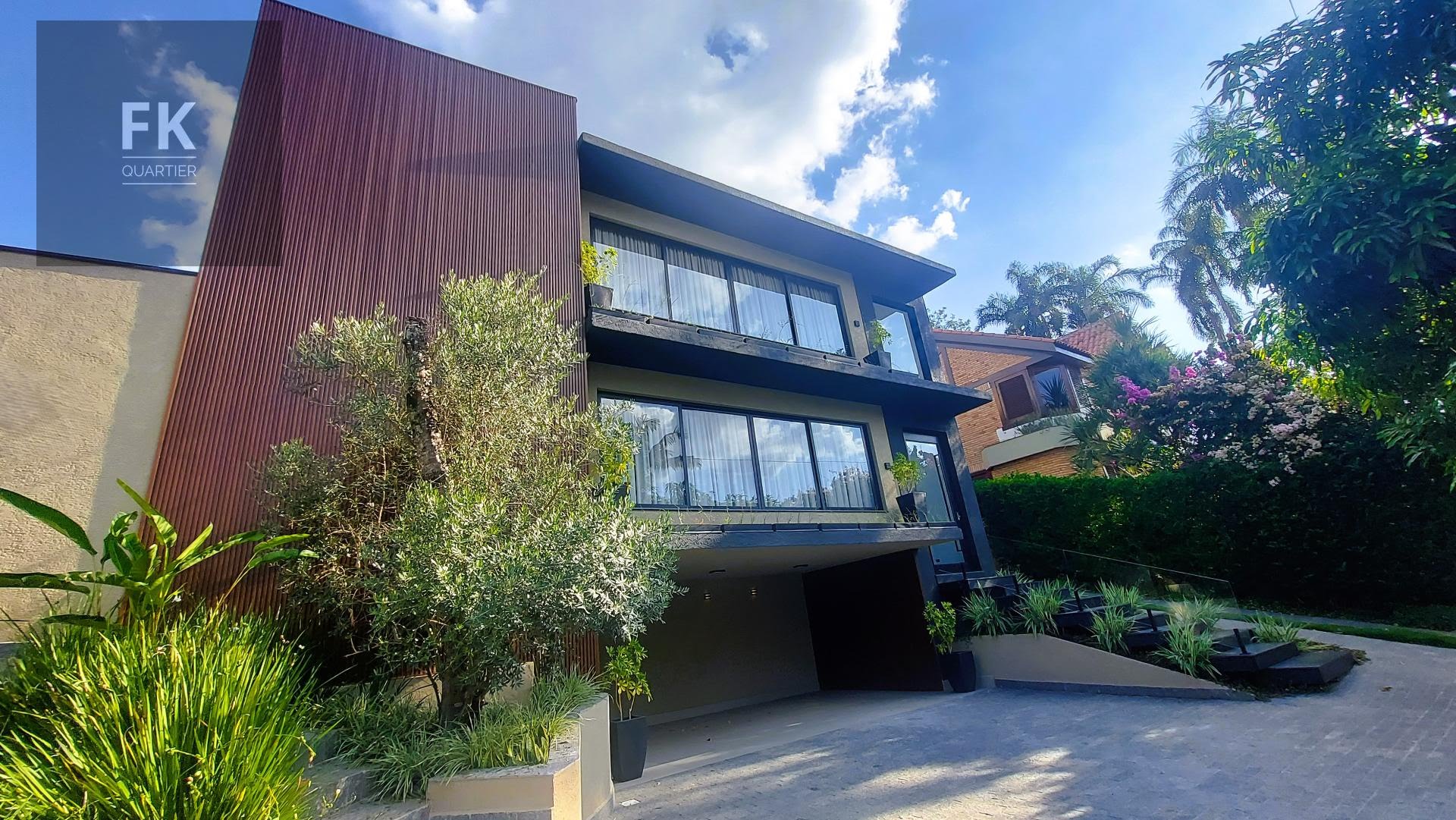 Casa à venda com 5 quartos, 7 banheiros, 6 vagas e 583m² no Alphaville Residencial Um, Barueri — foto principal